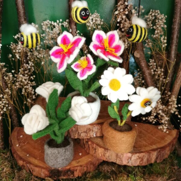 Handmade Felt Dazy Daisy Standing Spring Flower Decoration